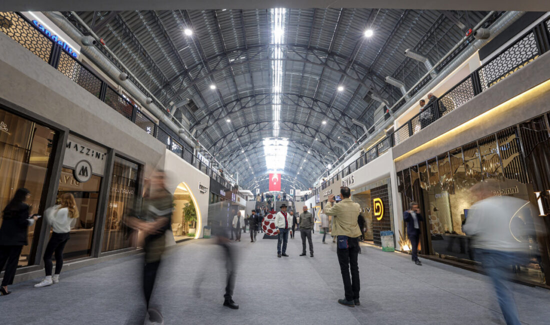  Türkiye'nin önemli mobilya üretim merkezlerinden Bursa'nın İnegöl ilçesinde 53'üncüsü düzenlenen