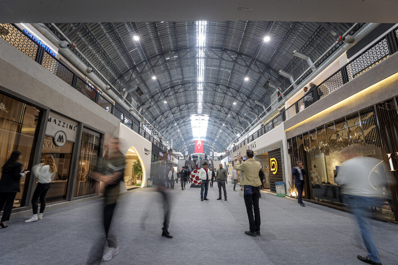  Türkiye'nin önemli mobilya üretim merkezlerinden Bursa'nın İnegöl ilçesinde 53'üncüsü düzenlenen