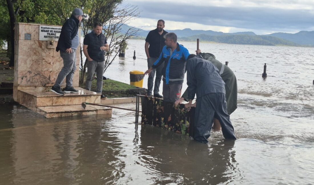  Muğla'nın Fethiye ve Köyceğiz ilçelerinde etkili olan sağanak nedeniyle bazı