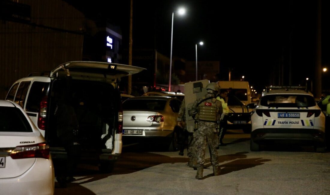 Muğla'nın Fethiye ilçesinde uyuşturucu operasyonunda polise ateş açan 2 şüpheli