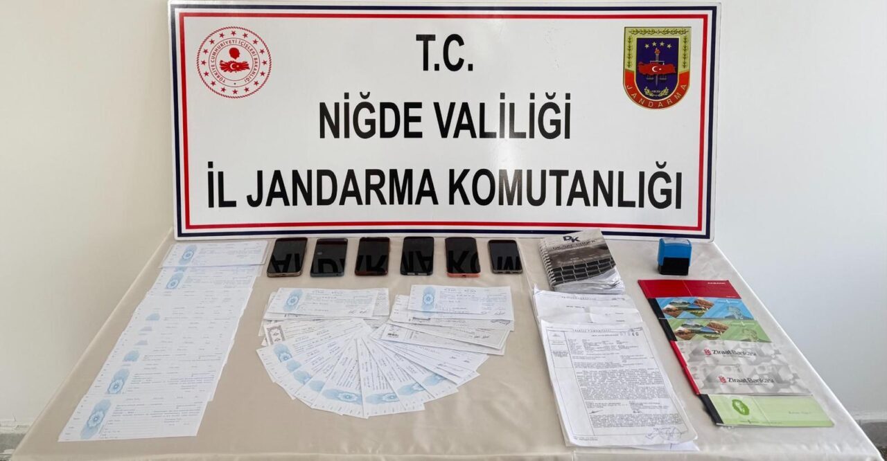 Niğde'nin Bor ilçesinde düzenlenen tefecilik operasyonunda 4 şüpheli gözaltına alındı.