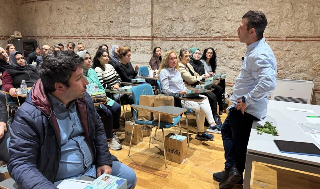 Eğitimde Sürdürülebilirlik ve İnovasyon Derneğinin (ESVİD) "Öğretmenler Bilimde Buluşuyor Atölyesi"