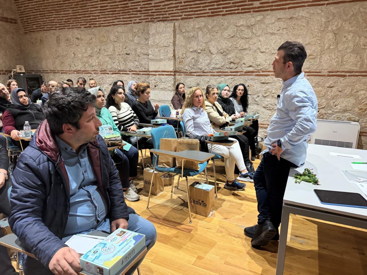 Eğitimde Sürdürülebilirlik ve İnovasyon Derneğinin (ESVİD) "Öğretmenler Bilimde Buluşuyor Atölyesi"