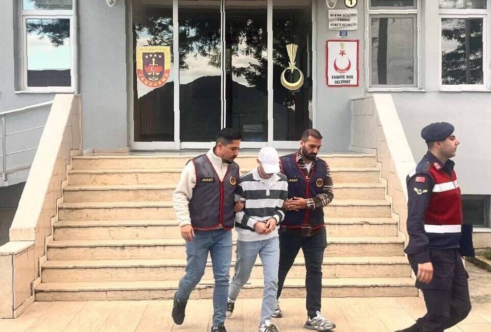  Ordu'nun Ulubey ilçesinde bir evden fındık çaldığı iddiasıyla gözaltına alınan