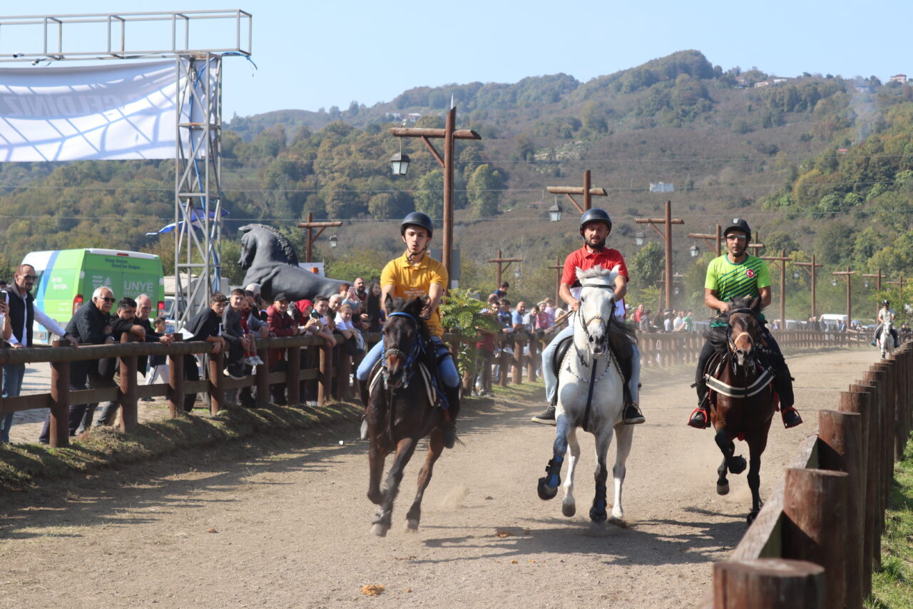  Ordu'nun Ünye ilçesinde Cumhuriyet'in 102. yılı kutlamaları kapsamında geleneksel olarak