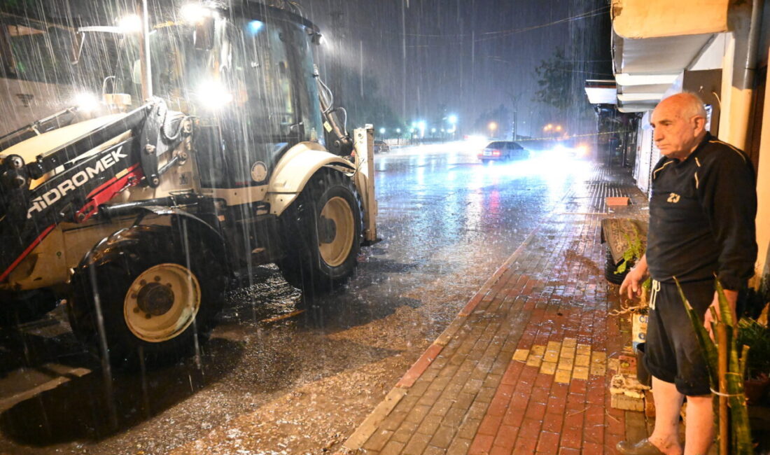 Osmaniye'nin Kadirli ilçesinde sağanak yaşamı olumsuz etkiledi.