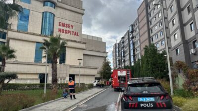 İstanbul Pendik'te özel bir hastanenin çatısında çıkan yangına, itfaiye ekipleri
