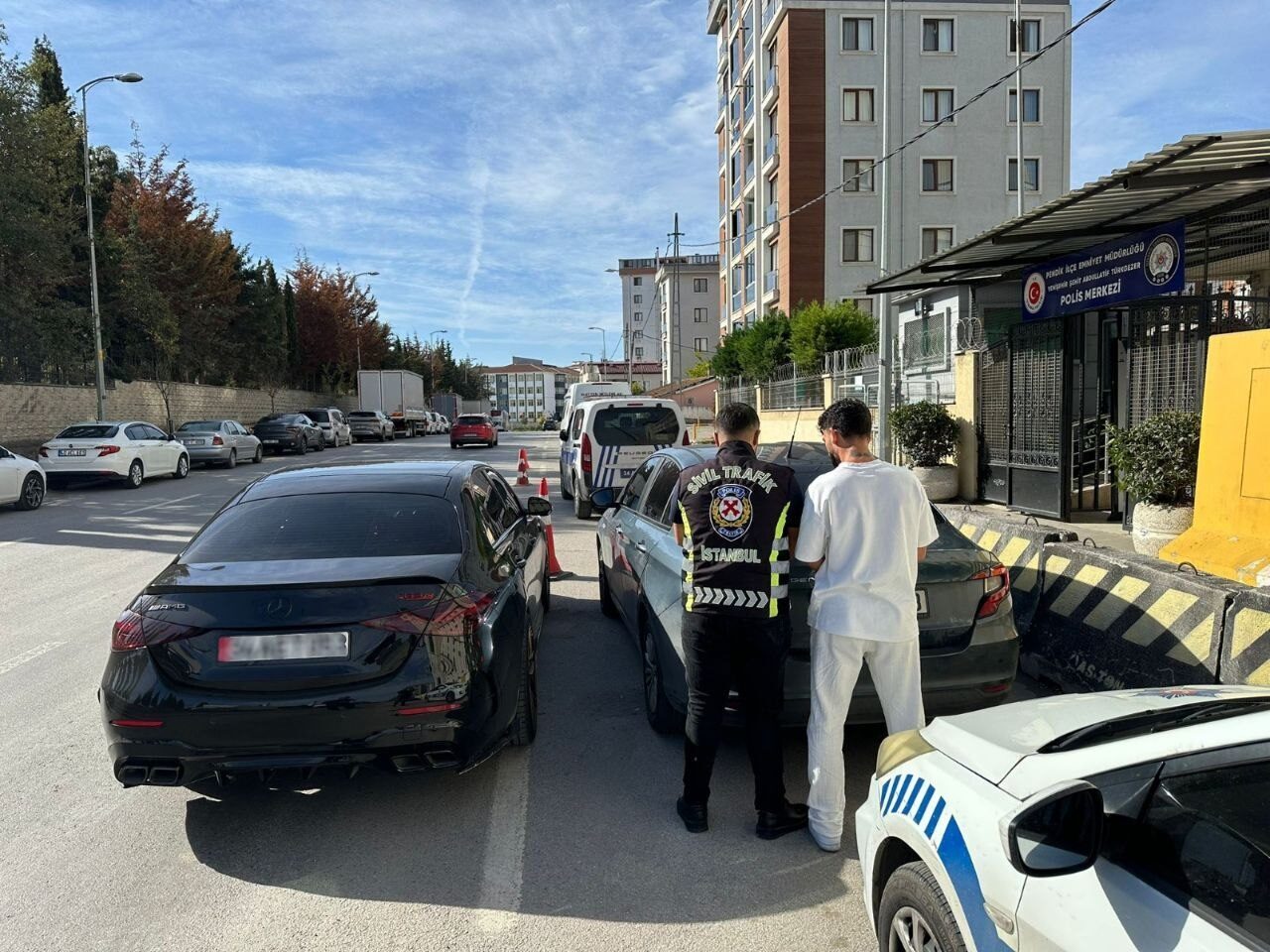 Pendik'te makas atarak trafik güvenliğini tehlikeye düşüren sürücüye 13 bin
