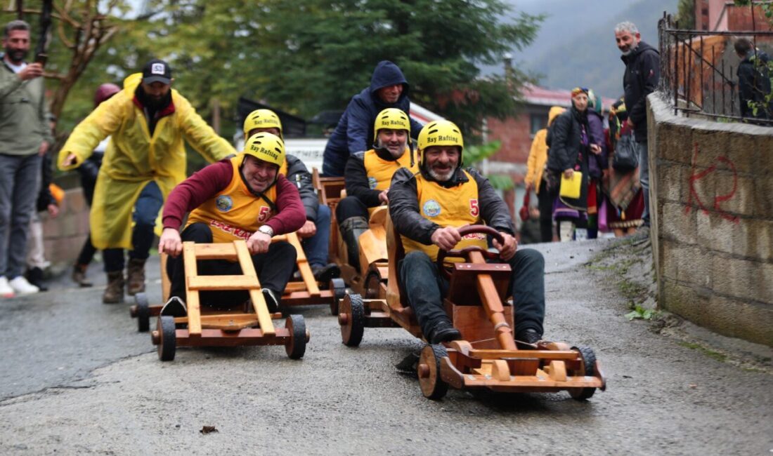Rize'nin Çamlıhemşin ilçesine bağlı Dikkaya köyünde "Laz Ralli Tahta Araba