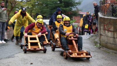 Rize'nin Çamlıhemşin ilçesine bağlı Dikkaya köyünde "Laz Ralli Tahta Araba
