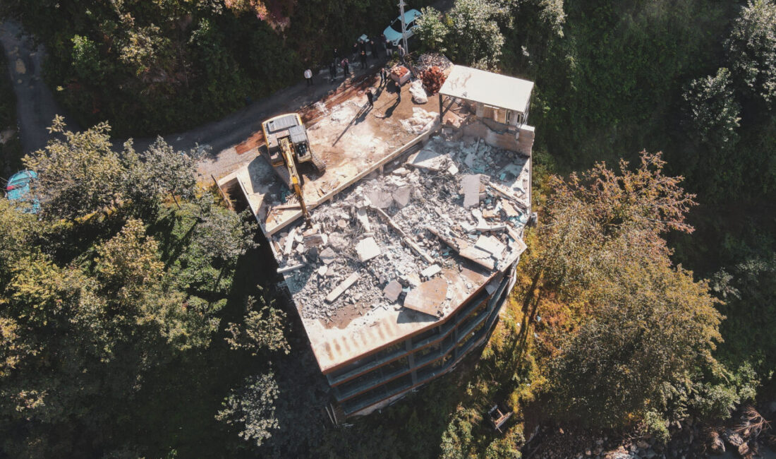 Rize'de Fırtına Vadisi üzerindeki izinsiz ve taşkın riski altındaki yapılar