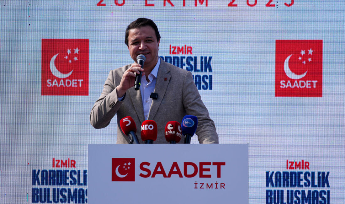 Saadet Partisi Genel Başkanı Mahmut Arıkan, İzmir'de partililerle bir araya