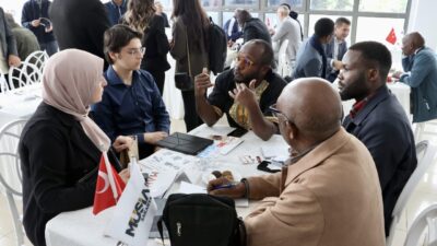 Sakaryalı iş insanları, Afrika'dan gelen heyetle ikili iş görüşmeleri gerçekleştirdi.