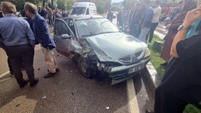 Samsun'un Atakum ilçesinde iki otomobilin çarpışması sonucu 1'i yaya 3
