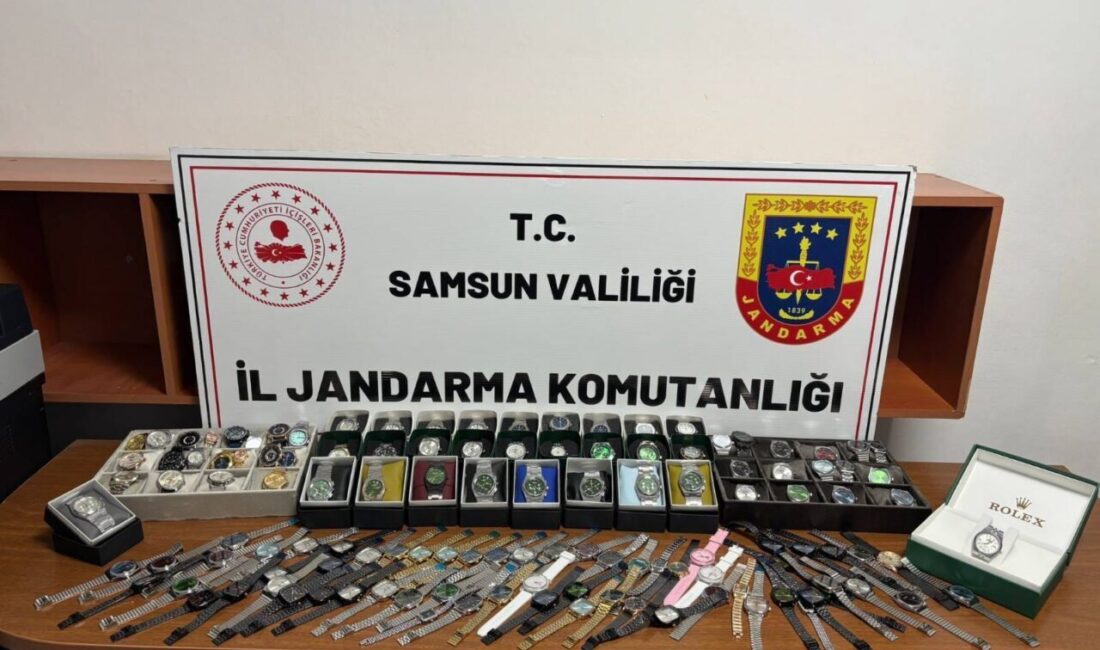  Samsun'un Atakum ilçesinde düzenlenen operasyonda gümrük kaçağı 214 kol saati