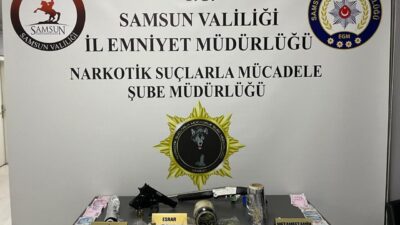 Samsun'un Çarşamba ilçesinde düzenlenen uyuşturucu operasyonunda 3 şüpheli gözaltına alındı.
