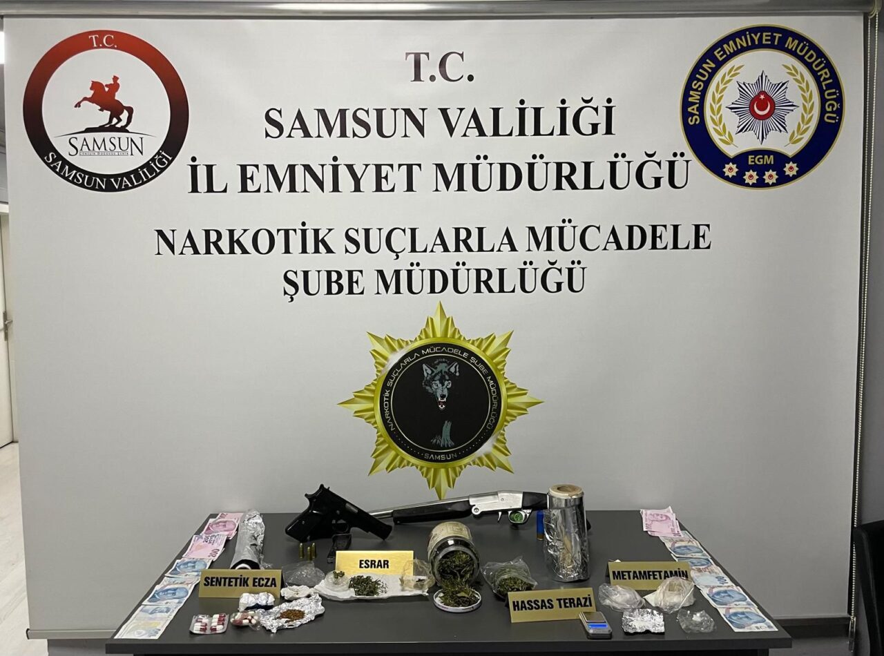 Samsun'un Çarşamba ilçesinde düzenlenen uyuşturucu operasyonunda 3 şüpheli gözaltına alındı.