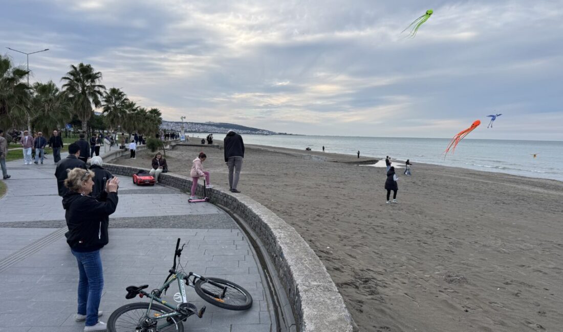  Samsun'un semaları renkli uçurtmalarla şenlendi.