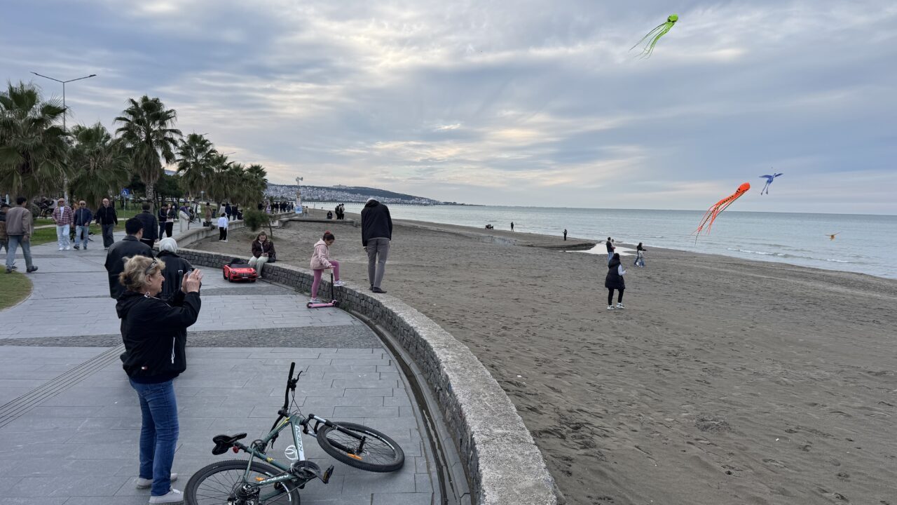  Samsun'un semaları renkli uçurtmalarla şenlendi.