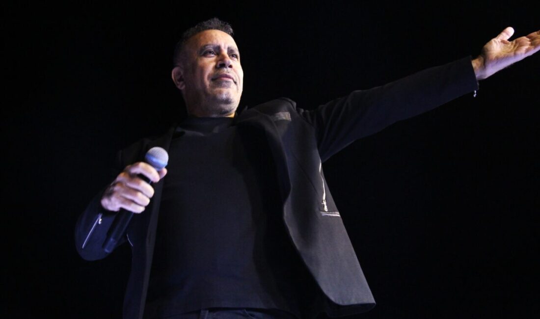 Antalya'da Cumhuriyetin 102. yıl dönümü etkinlikleri kapsamında sanatçı Haluk Levent,