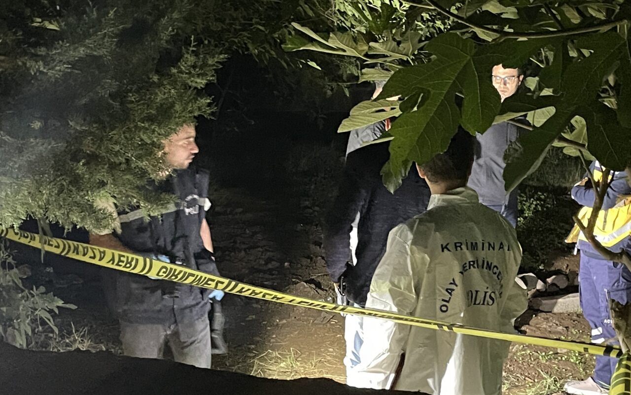 Şanlıurfa’nın Siverek ilçesinde bir caminin bahçesine gömülmüş yeni doğan erkek