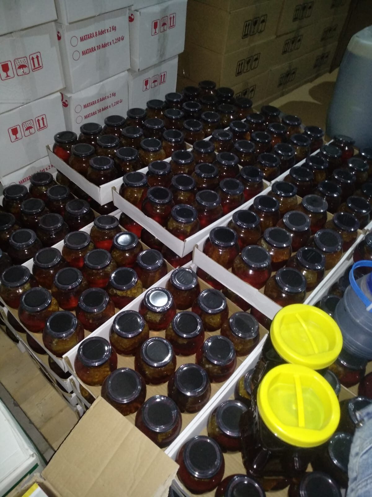  Şanlıurfa'da izinsiz üretilen 20 tondan fazla pekmez, bal ve nar