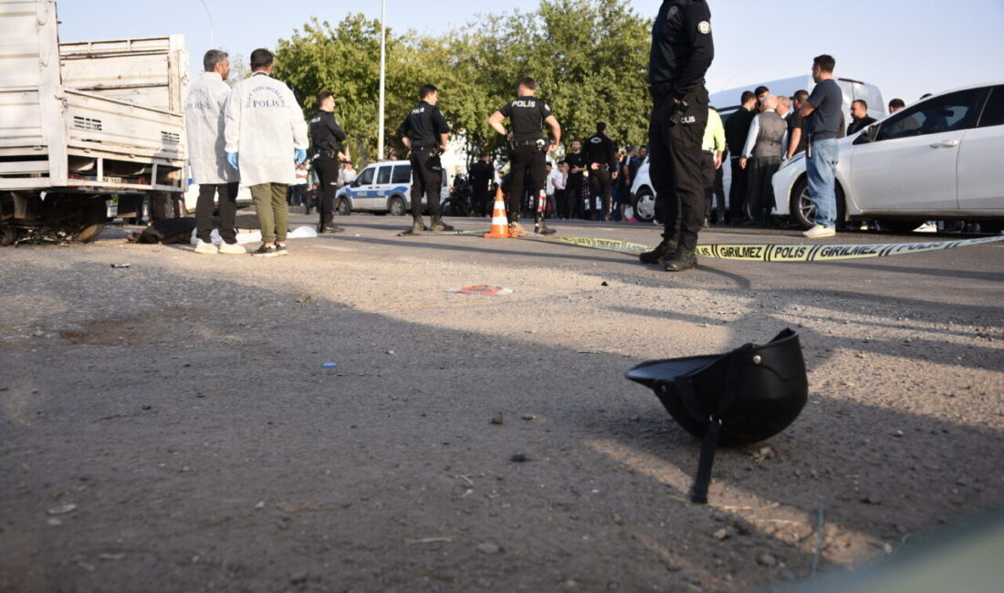Şanlıurfa'nın Siverek ilçesinde kamyonetle çarpışan motosikletin sürücüsü hayatını kaybetti.
