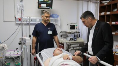  Şanlıurfa'nın Eyyübiye ilçesinde polis merkezi önündeki nöbetçi polis bıçaklı saldırıda