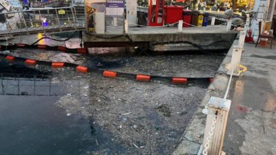 İstanbul'da Sarıyer'de denize atılan çöp ve atıklar kıyıda kirliliğe neden