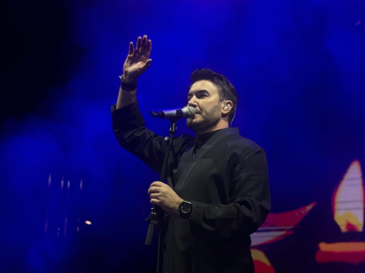  Bursa'da 29 Ekim Cumhuriyet Bayramı etkinlikleri kapsamında şarkıcı Mustafa Ceceli