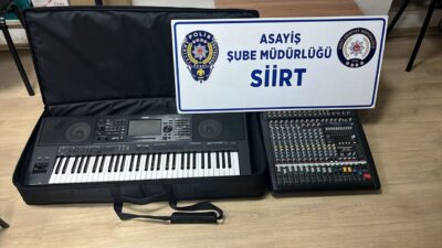 Siirt'te bir düğün salonundan org ve amfisini çaldıkları gerekçesiyle yakalanan