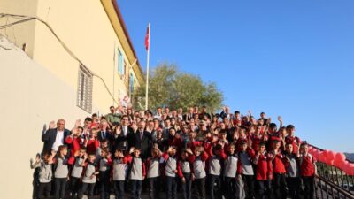 Siirt'in Eruh ilçesinde kurulan "Şehitler Kütüphanesi" düzenlenen törenle açıldı.