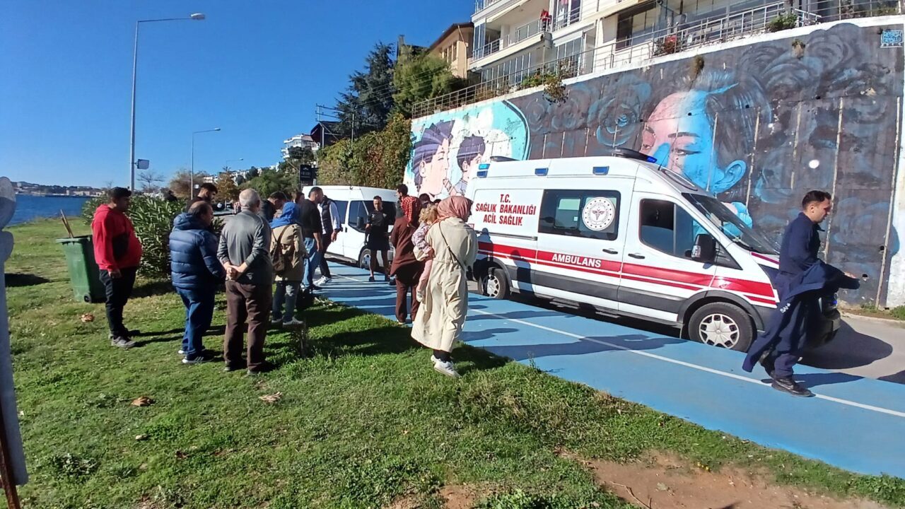  Sinop'ta denizde hareketsiz halde bulunan kişi kaldırıldığı hastanede yaşamını yitirdi.