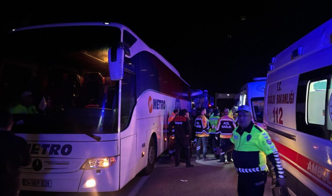 SİNOP (AA) – Sinop’un Gerze ilçesinde işçileri taşıyan otobüs ile