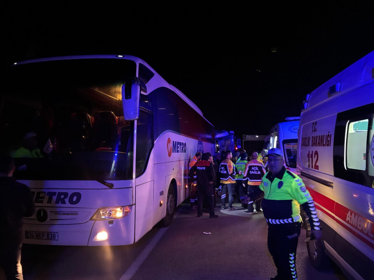 SİNOP (AA) – Sinop’un Gerze ilçesinde işçileri taşıyan otobüs ile