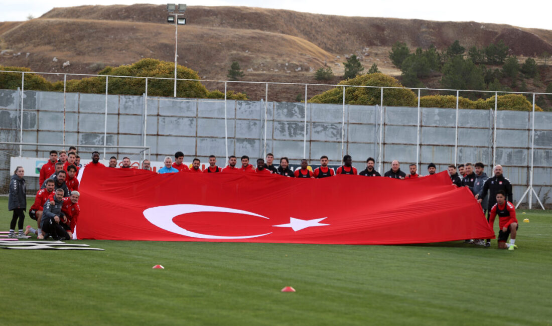  Trendyol 1. Lig ekiplerinden Özbelsan Sivasspor'un başında ilk idmanına çıkan