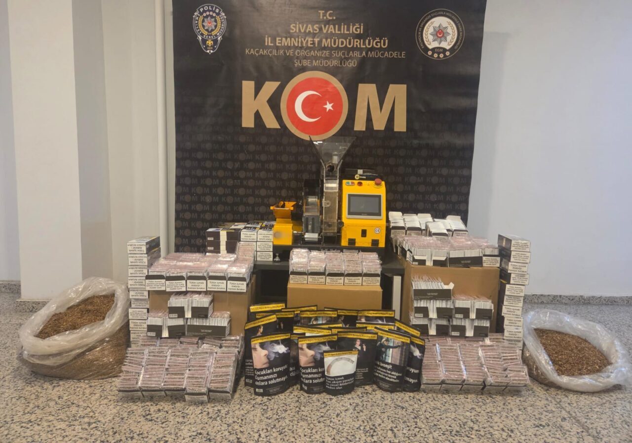 Sivas'ta düzenlenen operasyonda 98 bin 320 makaron (filtreli sigara kağıdı),