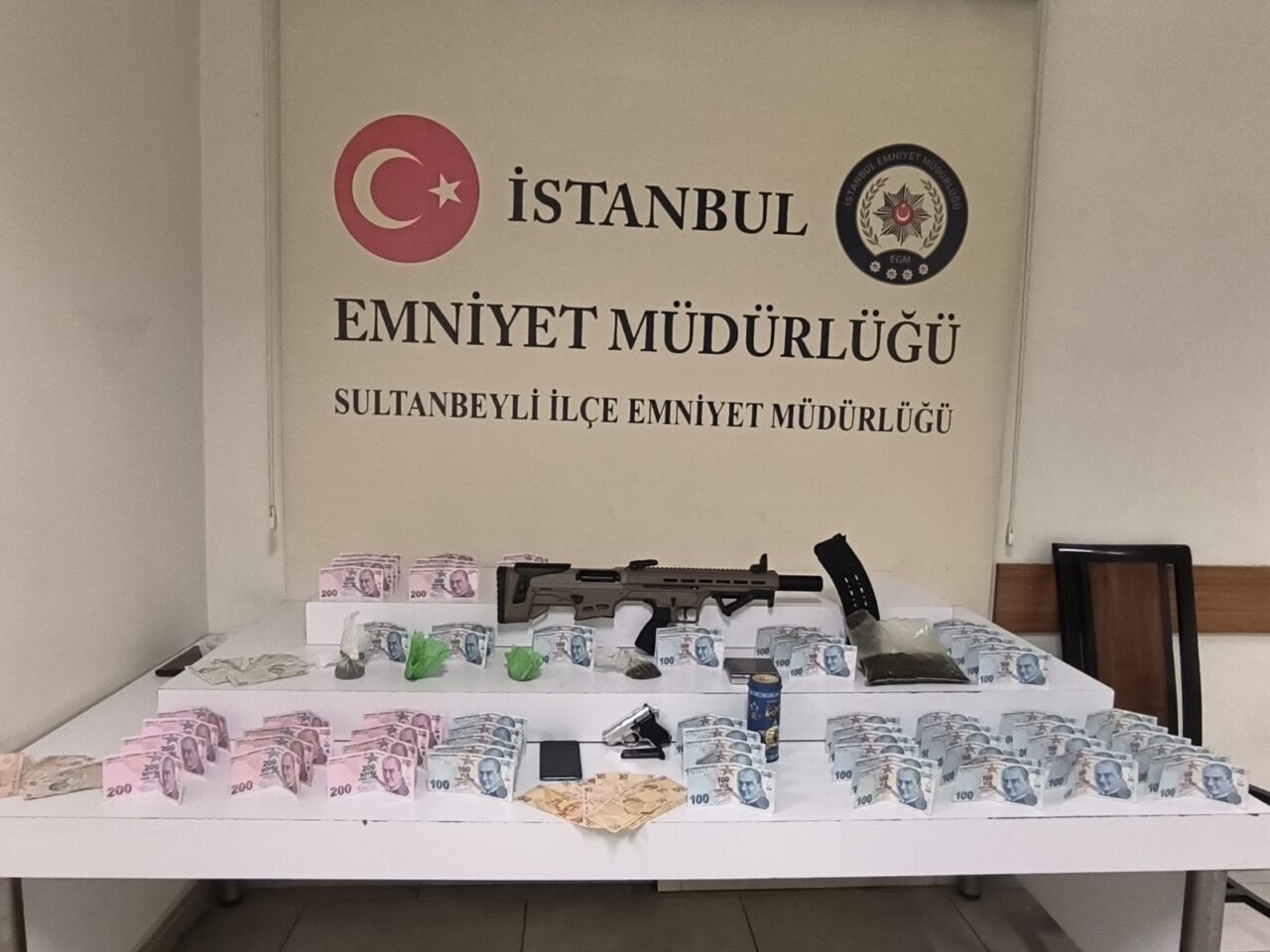 İstanbul Sultanbeyli'de düzenlenen uyuşturucu operasyonunda gözaltına alınan şüpheli tutuklandı.