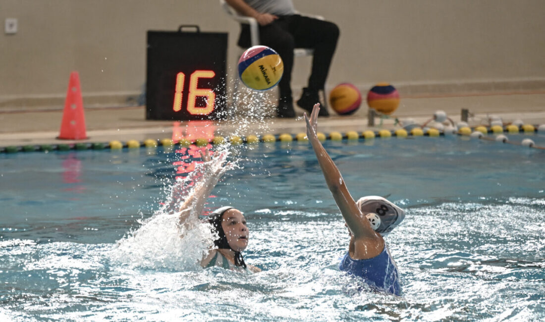 Türkiye Sutopu Federasyonu tarafından Ankara'da düzenlenen 16 Yaş Altı Kadınlar