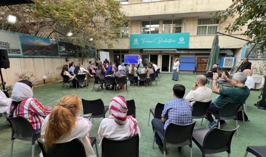 Tahran Yunus Emre Enstitüsünde öğrenim gören İranlı öğrenciler için Türkçe