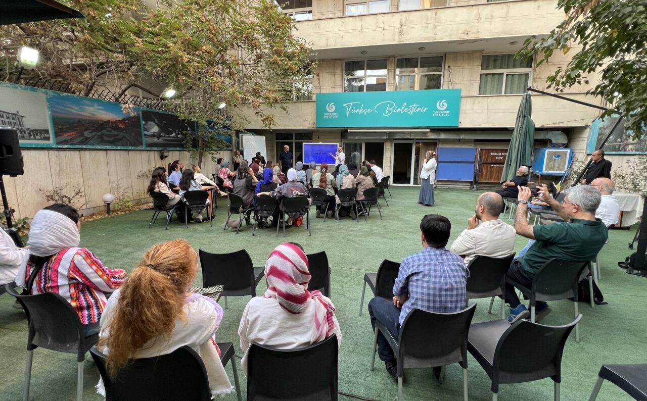 Tahran Yunus Emre Enstitüsünde öğrenim gören İranlı öğrenciler için Türkçe