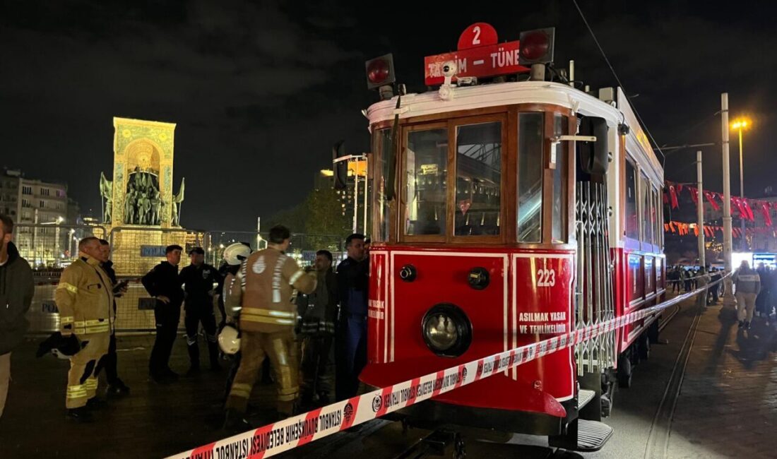 İstanbul Taksim'de nostaljik tramvayda çıkan yangın söndürüldü.