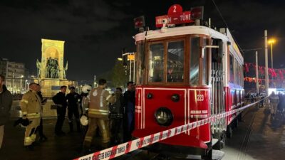 İstanbul Taksim'de nostaljik tramvayda çıkan yangın söndürüldü.