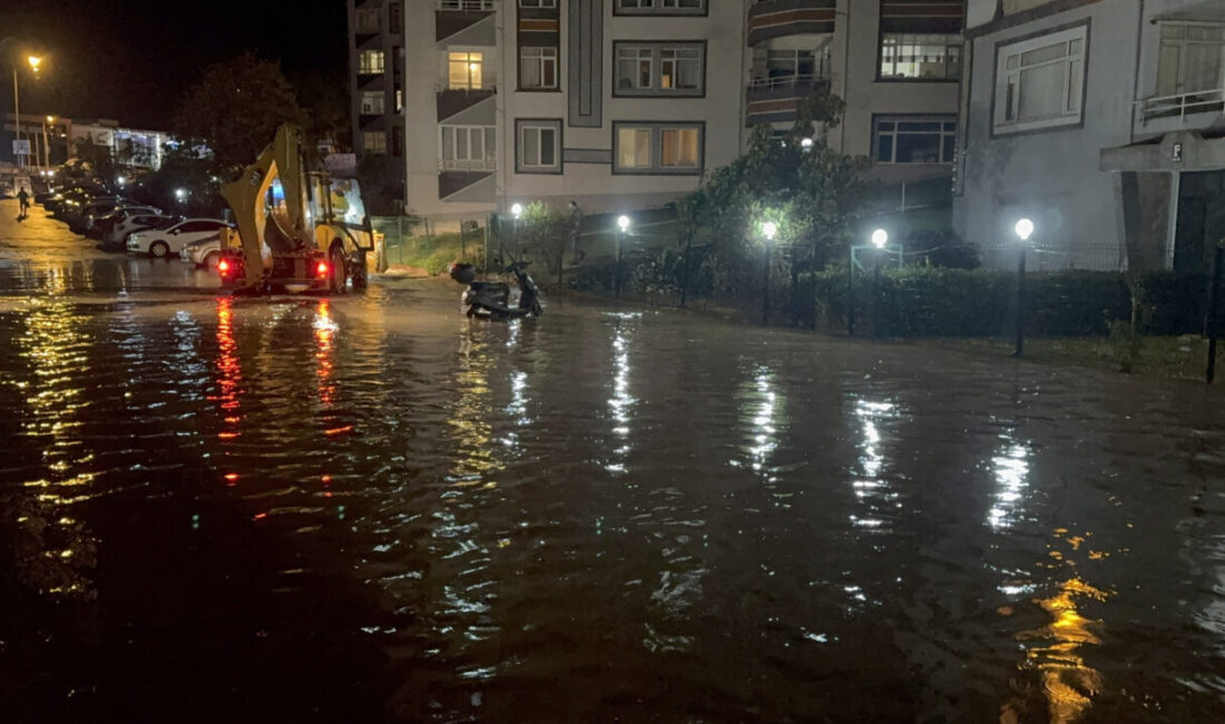 Tekirdağ'ın Süleymanpaşa ilçesinde, sağanak nedeniyle bazı ev ve iş yerlerinde