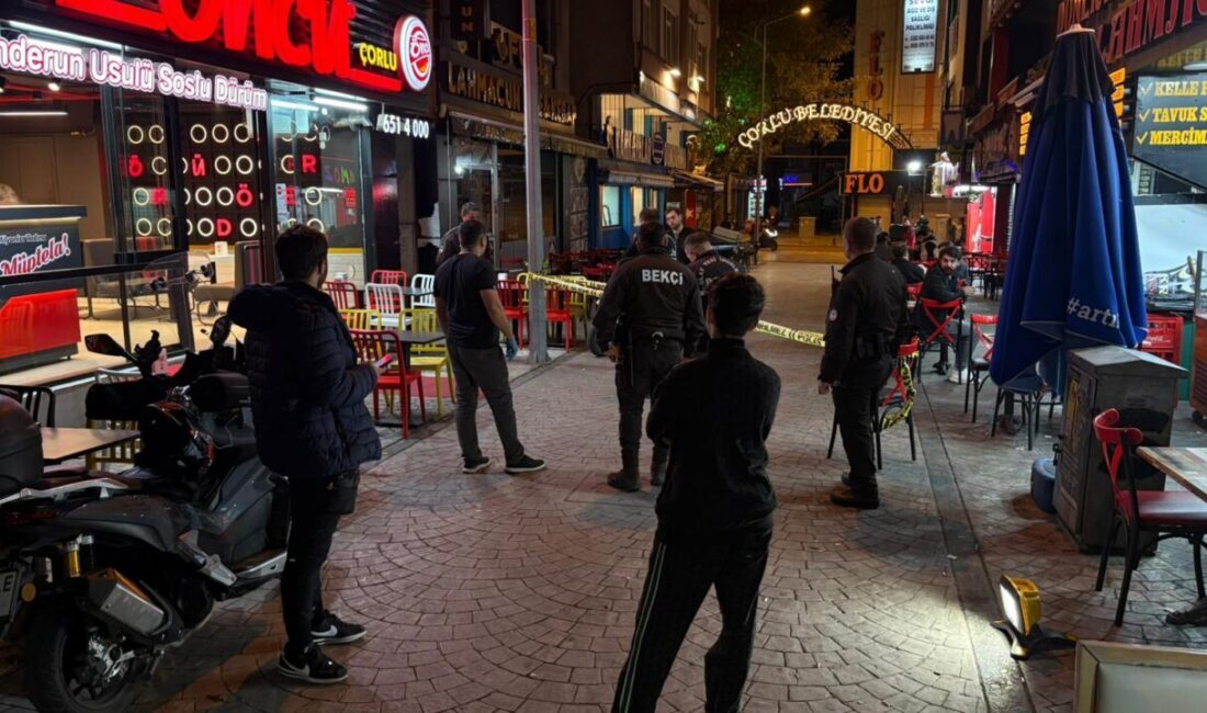 Tekirdağ’ın Çorlu ilçesinde çıkan silahlı kavgada 1 kişi hayatını kaybetti.