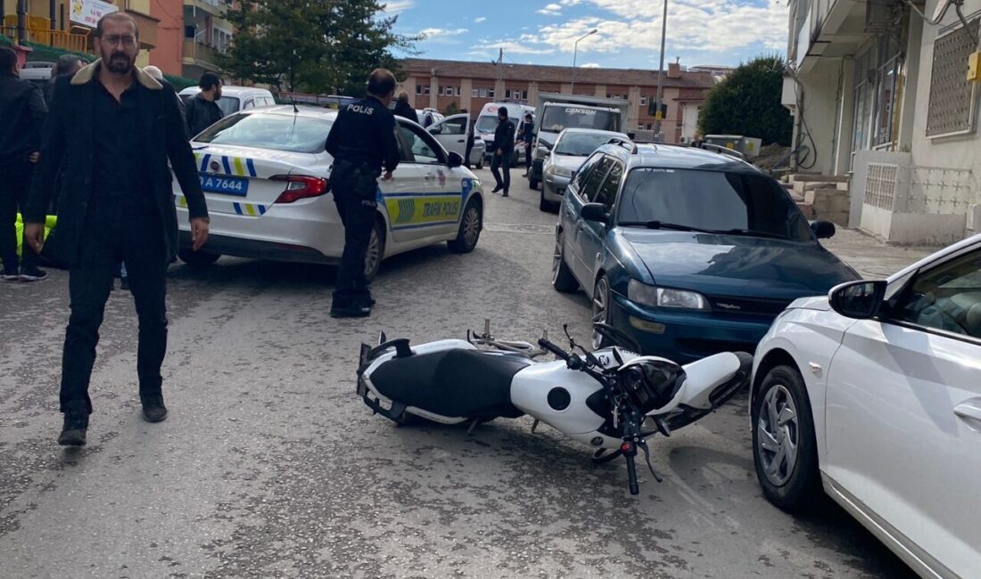  Tokat'ın Niksar ilçesinde "dur" ihtarına uymayan sürücü, motosikletiyle çarptığı 2