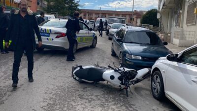  Tokat'ın Niksar ilçesinde "dur" ihtarına uymayan sürücü, motosikletiyle çarptığı 2