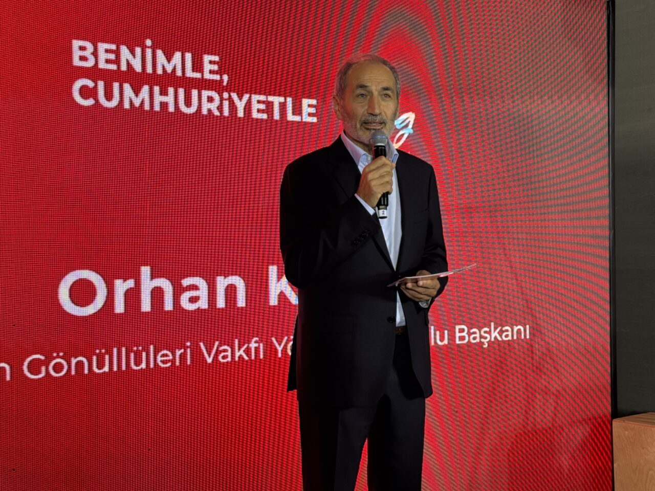 Toplum Gönüllüleri Vakfı (TOG) gençleri tarafından Cumhuriyet’in 102. yılına özel