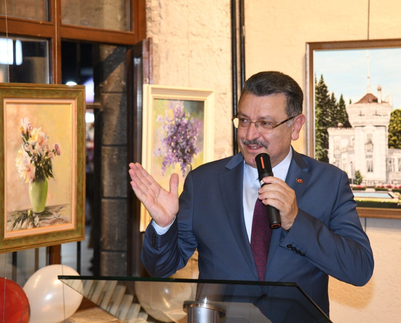  Trabzon'da 29 Ekim Cumhuriyet Bayramı dolayısıyla 44 sanatçının eserlerinden oluşan