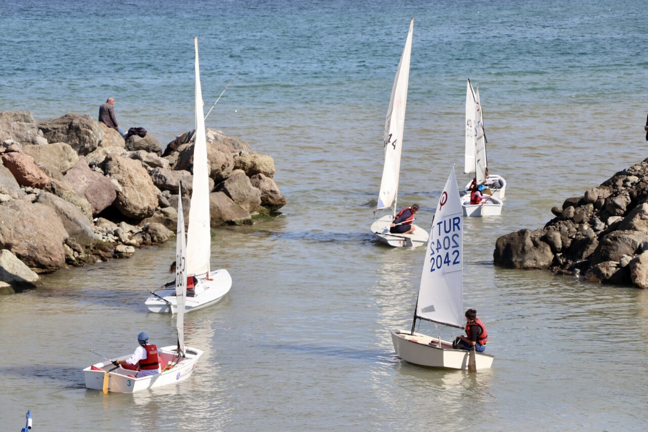 Trabzon'da, 29 Ekim Cumhuriyet Bayramı etkinlikleri kapsamında Cumhuriyet Kupası Yelken